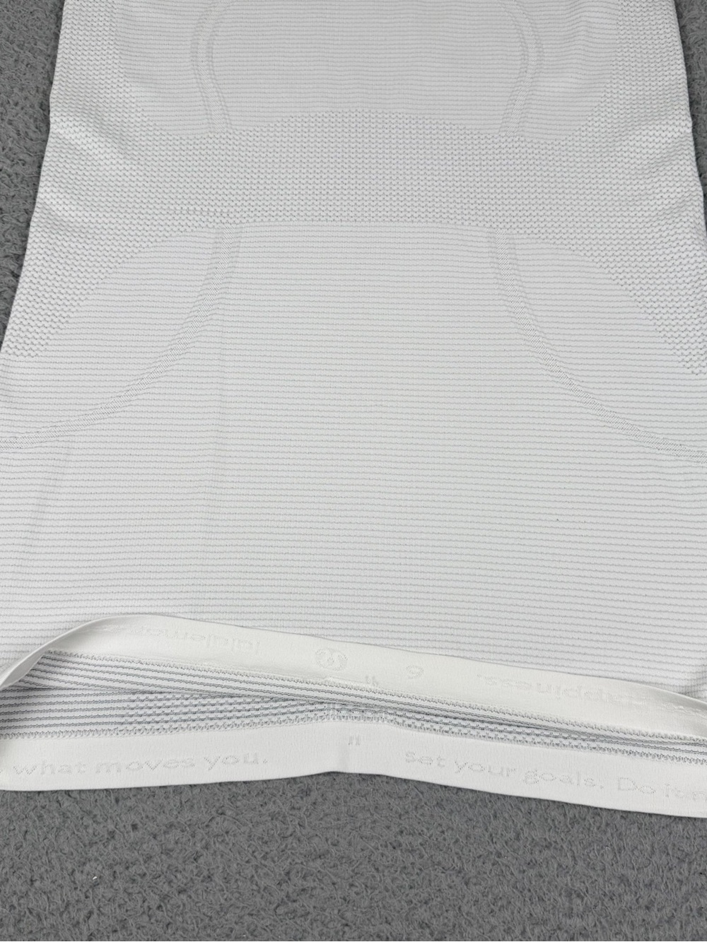 Lululemon Swiftly Tech Shirt Womens 6 White Short Sleeve Athletic Workout Gym - Picture 4 of 7